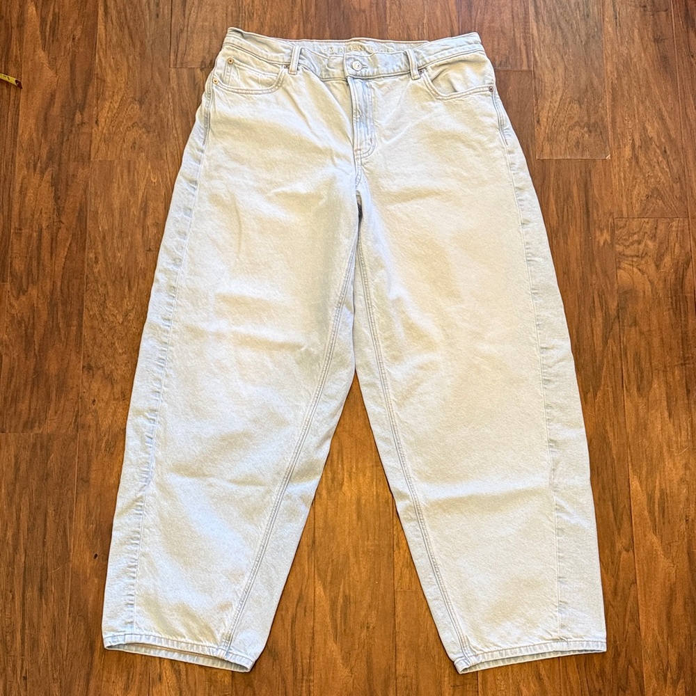 American Eagle Outfitters Light Wash Denim Barrel Jeans